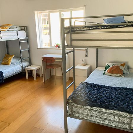 Wakeup Triplex House Hostel Faro Bagian luar foto