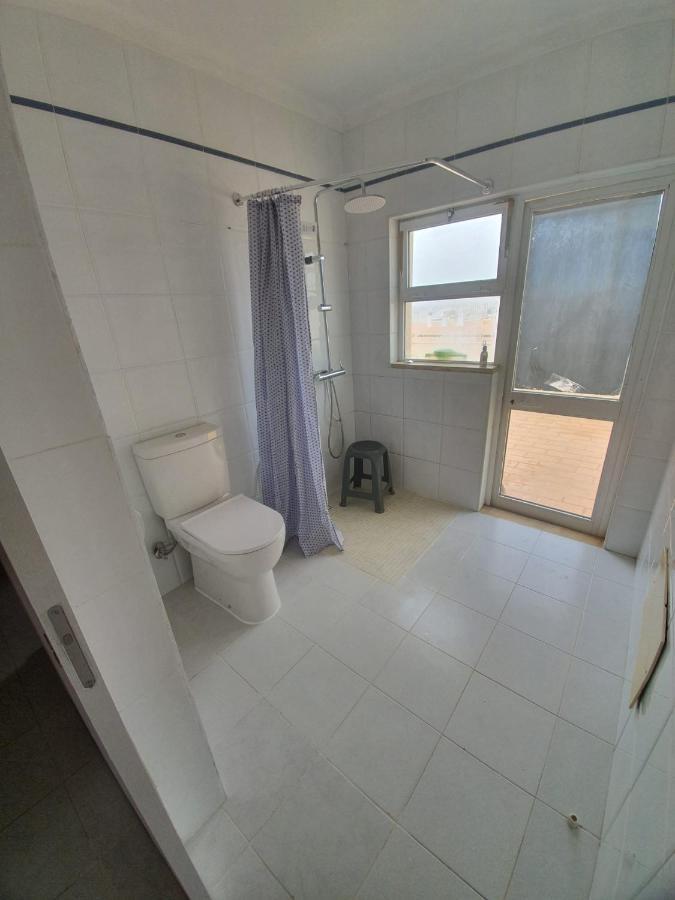 Wakeup Triplex House Hostel Faro Bagian luar foto