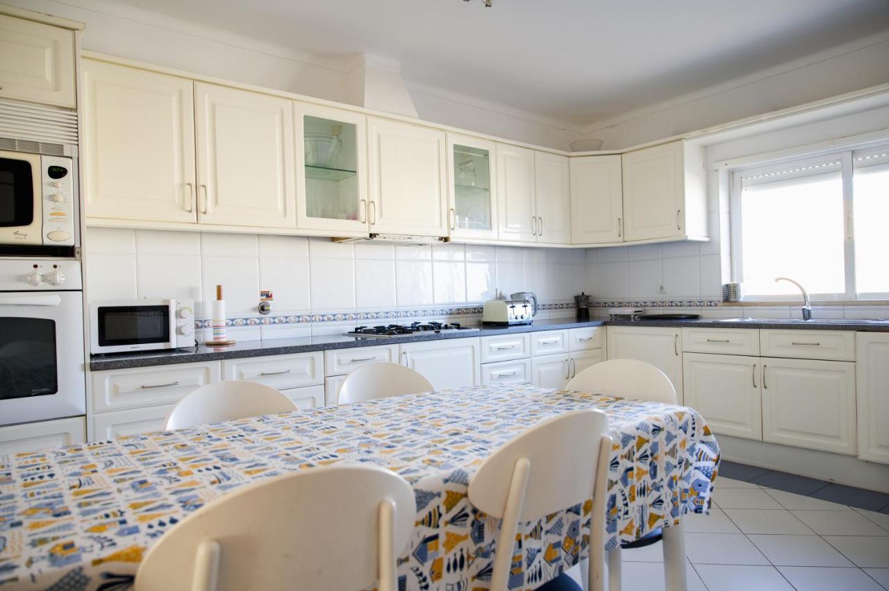 Wakeup Triplex House Hostel Faro Bagian luar foto