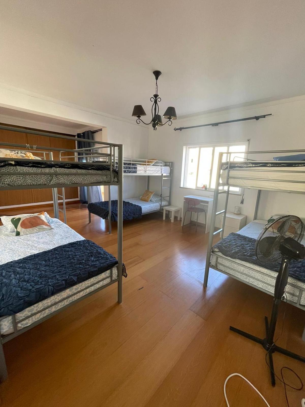 Wakeup Triplex House Hostel Faro Bagian luar foto