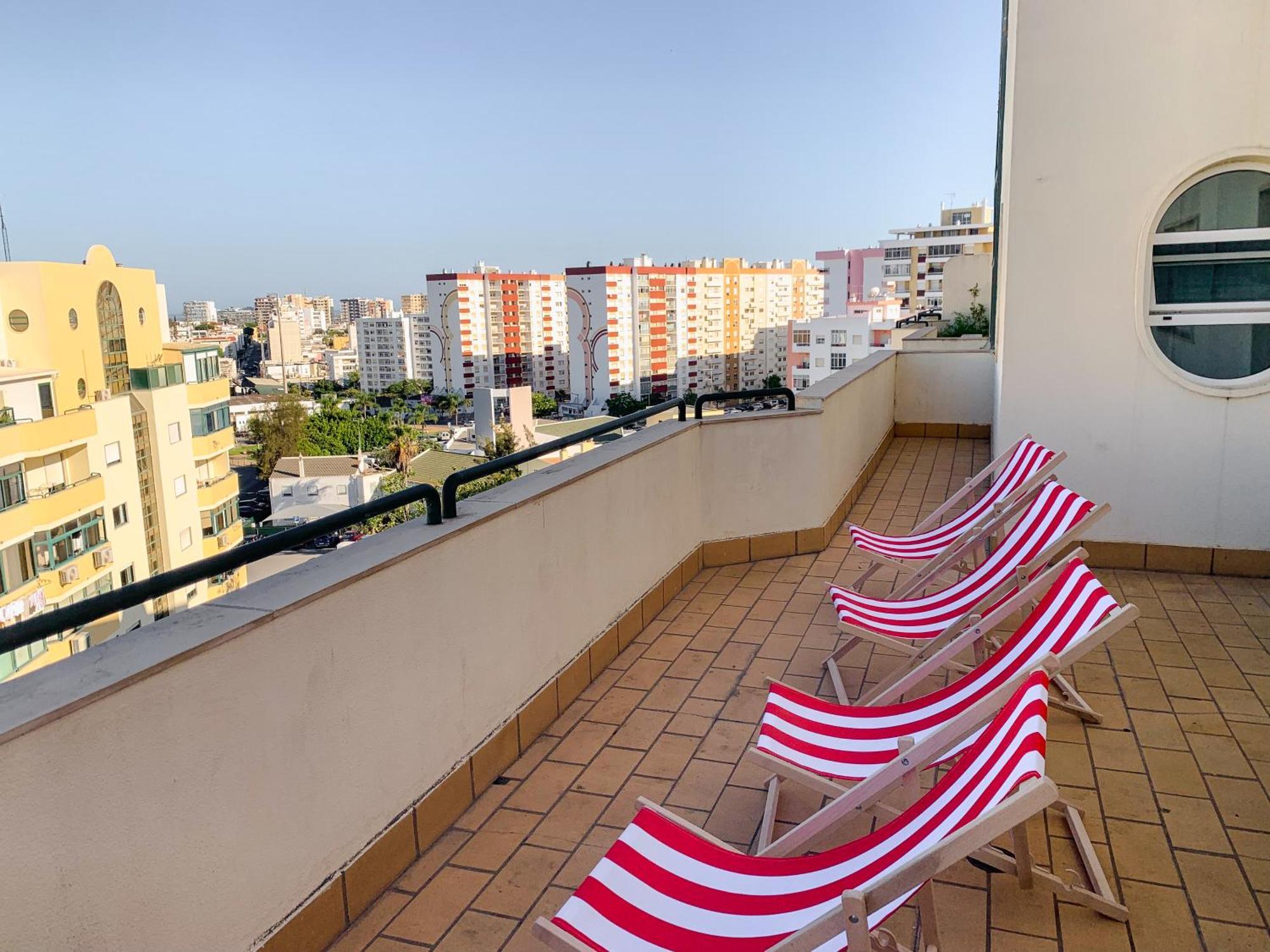 Wakeup Triplex House Hostel Faro Bagian luar foto