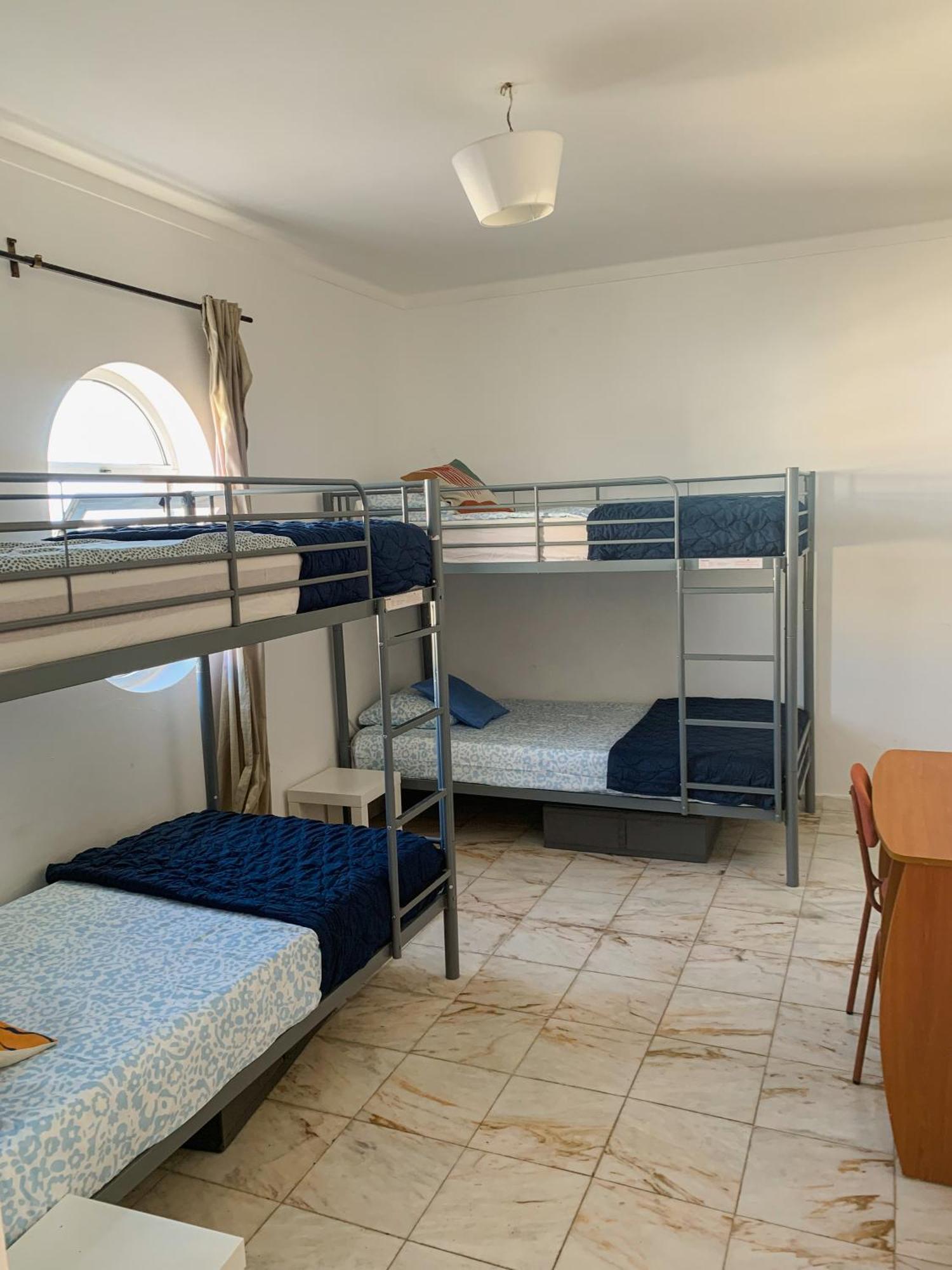 Wakeup Triplex House Hostel Faro Bagian luar foto